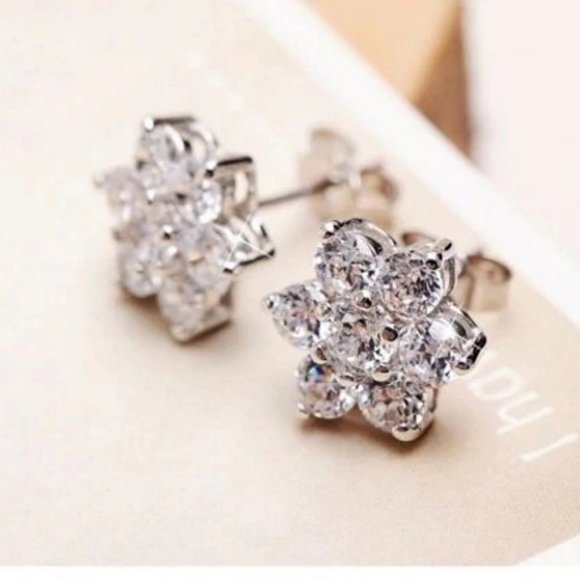 *NEW 925 Sterling Silver Diamond Flower Earrings 0 - Picture 8 of 10